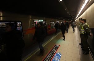 Diputados del PC piden extensión de horario del metro para todos