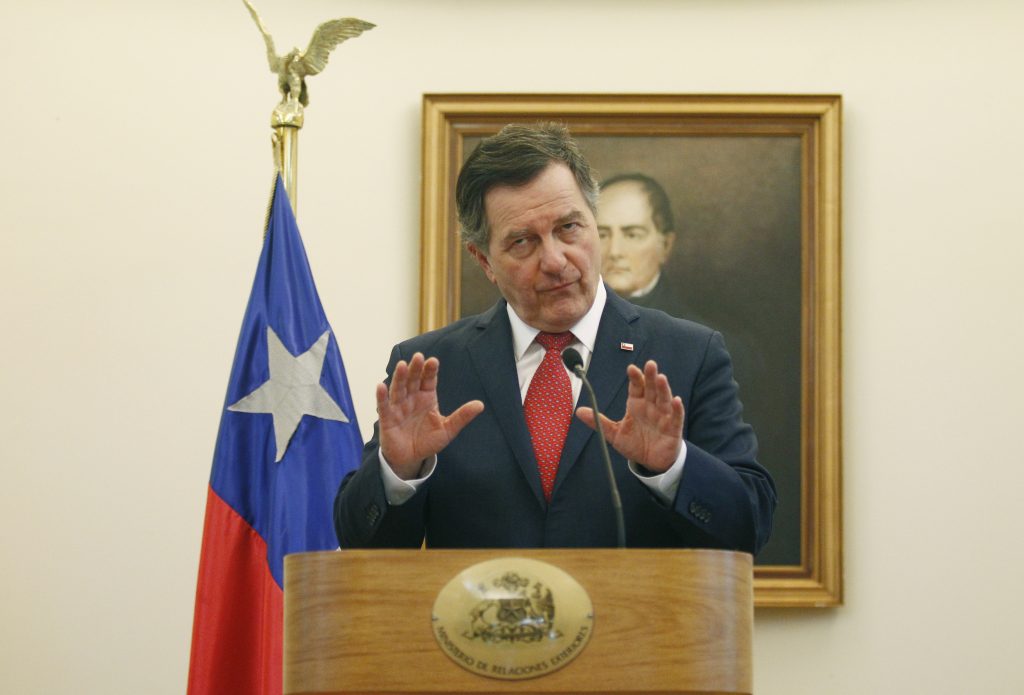 Canciller por chilenos en Malasia: “El proceso avanzó en una dirección favorable”