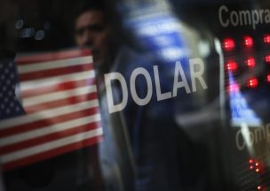 El precio del dólar mantuvo la tendencia y abrió la semana a la baja