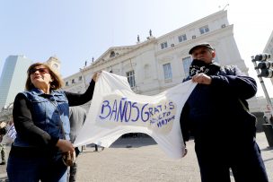 Adultos mayores piden exoneración de pago de baños públicos