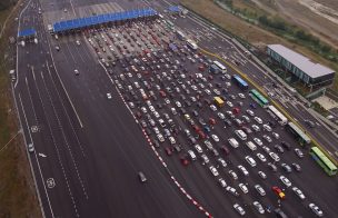 Se está viviendo un enorme atascamiento vehicular en paso a Argentina alcanzando los 10 kilómetros