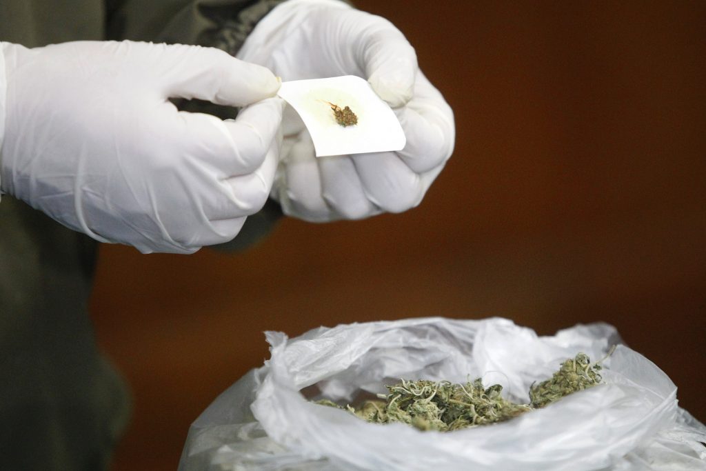 OS-7 detiene por tercera vez a anciana que traficaba droga en el barrio Franklin