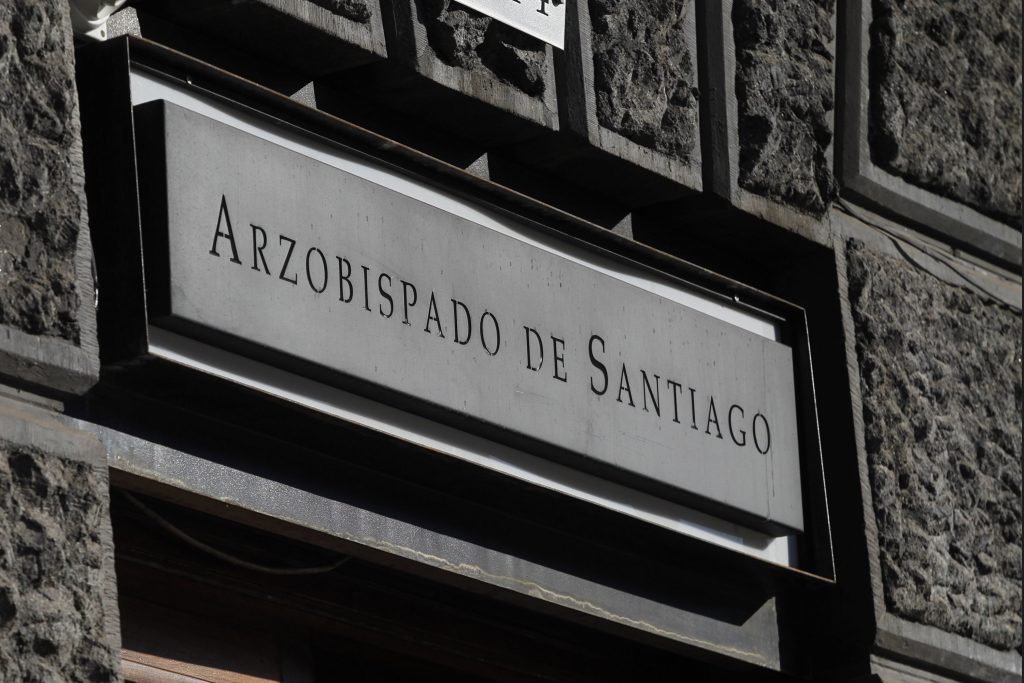 La Iglesia hará aclaración sobre el manual para curas que prohíbe alcohol, drogas y besos con niños