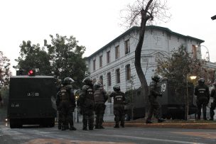 Intendenta anuncia querella contra estudiantes detenidos en Liceo de Aplicación