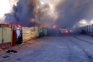 Declararan alerta amarilla en Calama por incendio que destruyó la toma Frei Bonn