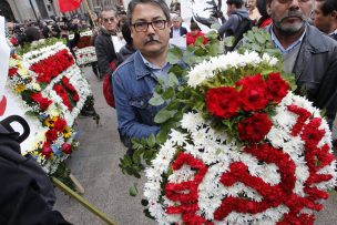 El PC, familiares de víctimas y la CUT rindieron homenaje a Allende en monumento