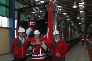 En la Línea 2 de Metro debutó el primer tren armado completamente en Chile