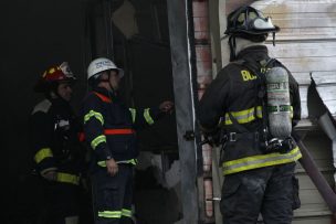 Niño de 4 años murió en incendio en Renca: intentaron agredir a bomberos