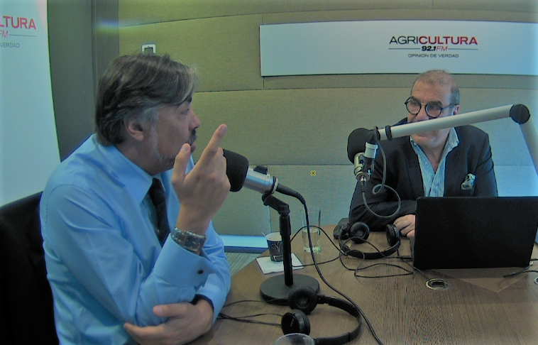Giovanni Calderón: “Hay una parte de la izquierda chilena que no cree en la democracia liberal”