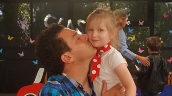 ¡Con harta personalidad! La tierna “rabieta” de la hija de Julián Elfenbein