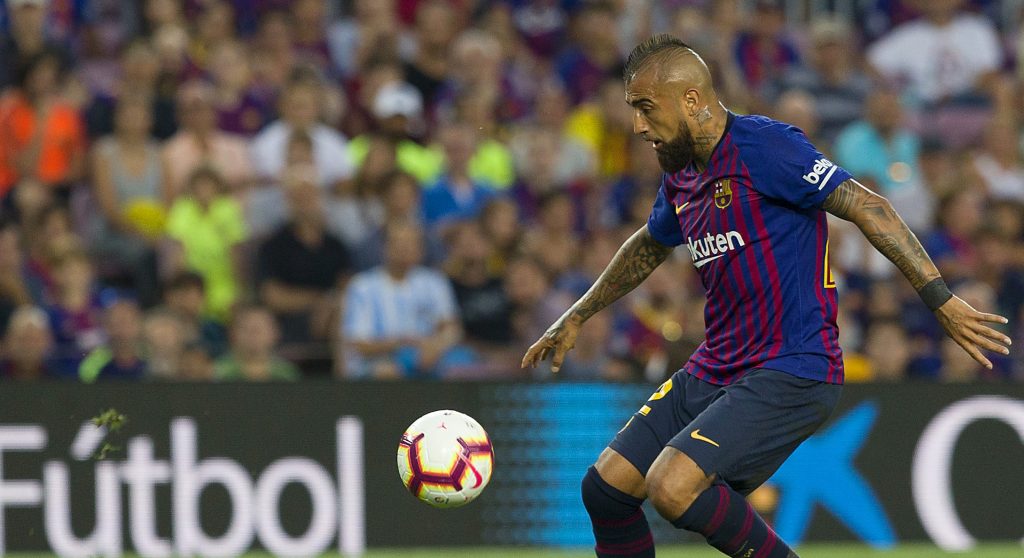 Prensa española elogió a Vidal y su chilena en goleada del Barcelona por la Liga