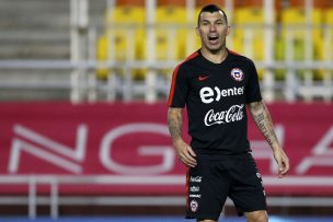 Gary Medel vivió su primera expulsión en Turquía y se perderá el clásico frente al Fenerbahçe