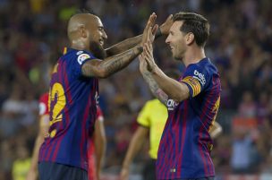 Vidal debutó como titular y habilitó a Messi en empate del Barcelona