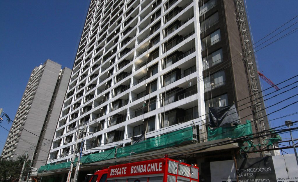 Jueces ambientales inspeccionan nuevos “guetos verticales” en Estación Central