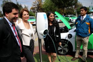 Presentan taxis eléctricos que se sumarán al Transporte del Tercer Milenio