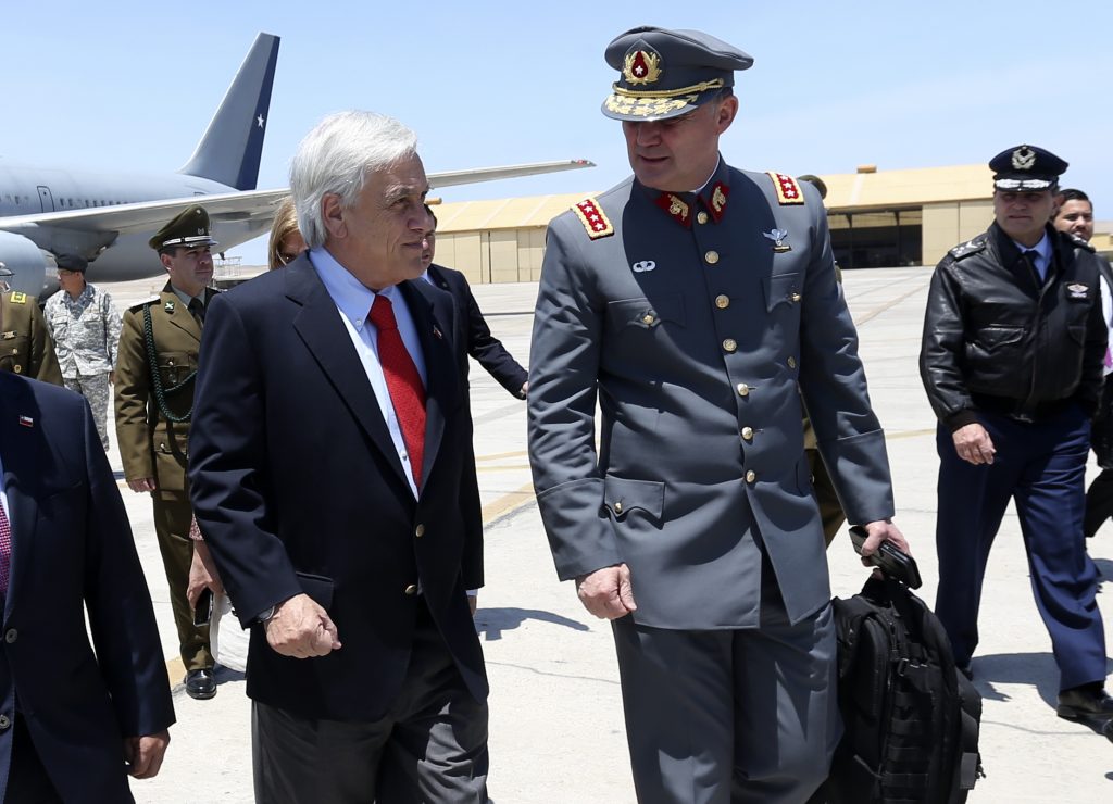 Jefe del Ejército aseguró que sus viajes “están todos regulares”