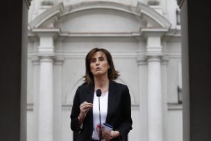 Ministra de Educación cuestiona rol de la Defensora de la Niñez tras denuncias en colegios por adoctrinamiento político