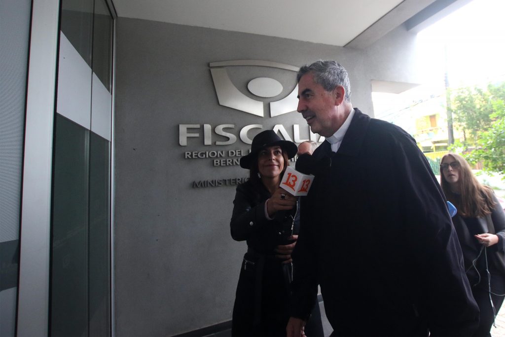 Obispo Santiago Silva declara como imputado en la Fiscalía de O’Higgins