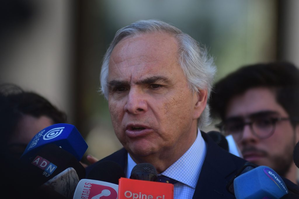 Chadwick afirmó que habrá “mano dura” con carabineros que delincan