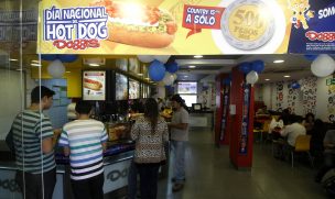 Junaeb acusa a Doggis de atentar contra la libre competencia en colaciones