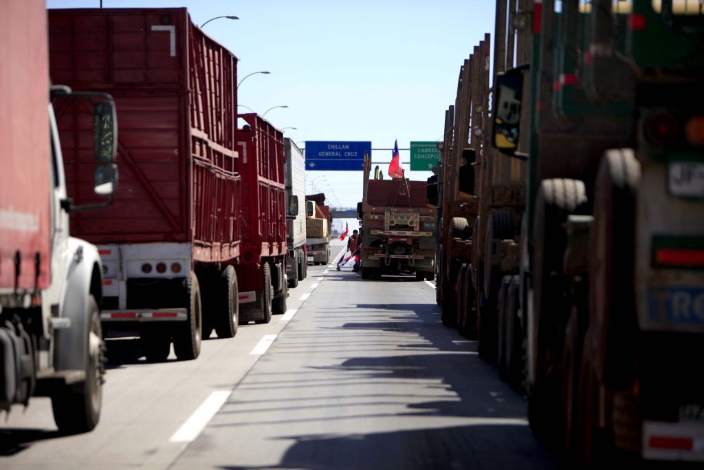 Ruta 5 Sur: Colisión múltiple obliga a interrumpir tránsito a la altura de Pelequén
