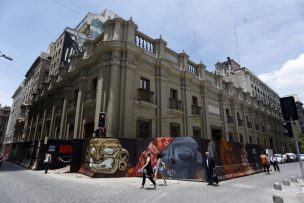 Dañan las puertas del Museo de Arte Precolombino en centro de Santiago