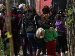 Carabineros desaloja colegio tomado en Ñuñoa