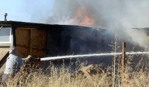 Incendio afecta a vivienda en Cerro Monjas en Valparaíso