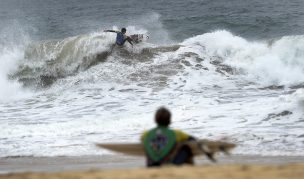 Armada rescata a dos surfistas en las playas de Ritoque
