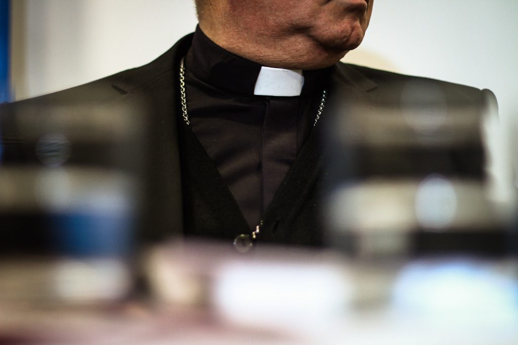 Concepción: Mandan al Vaticano antecedentes contra ex rector de Seminario Menor
