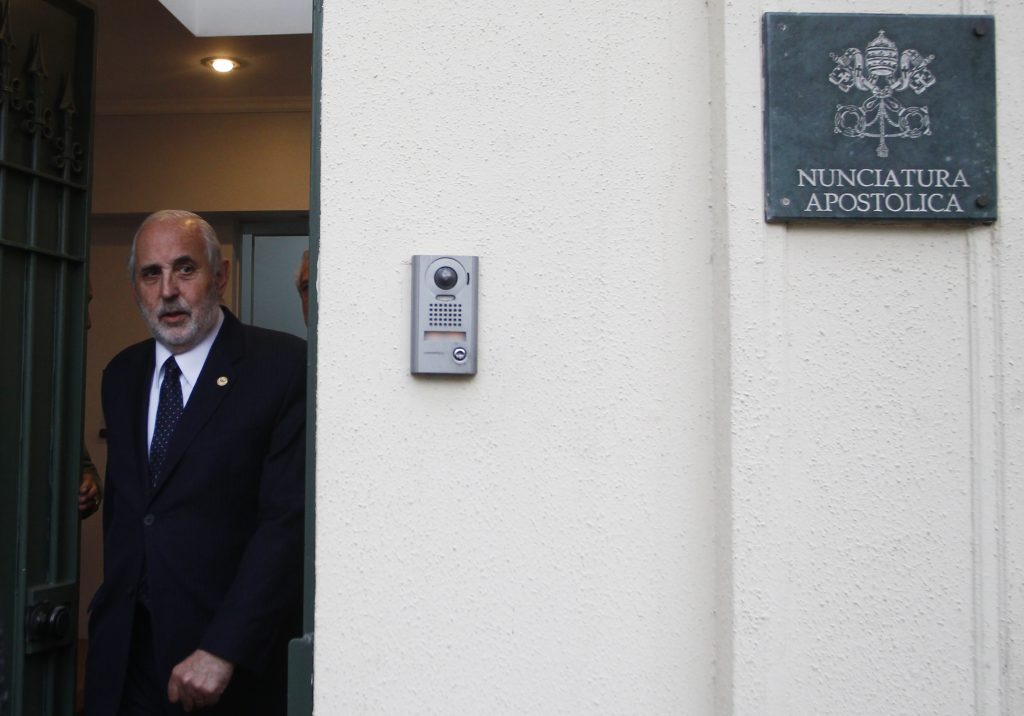 Abbott asegura que la Iglesia da señales “preocupantes”