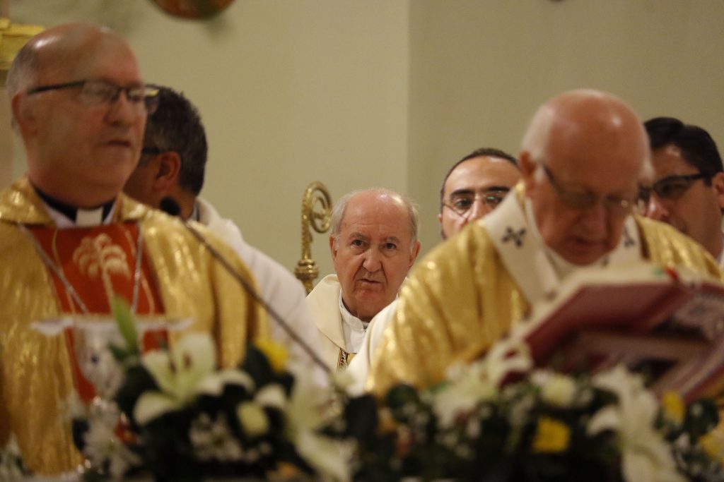Cardenal Errázuriz reapareció oficiando misa en colegio de Las Condes