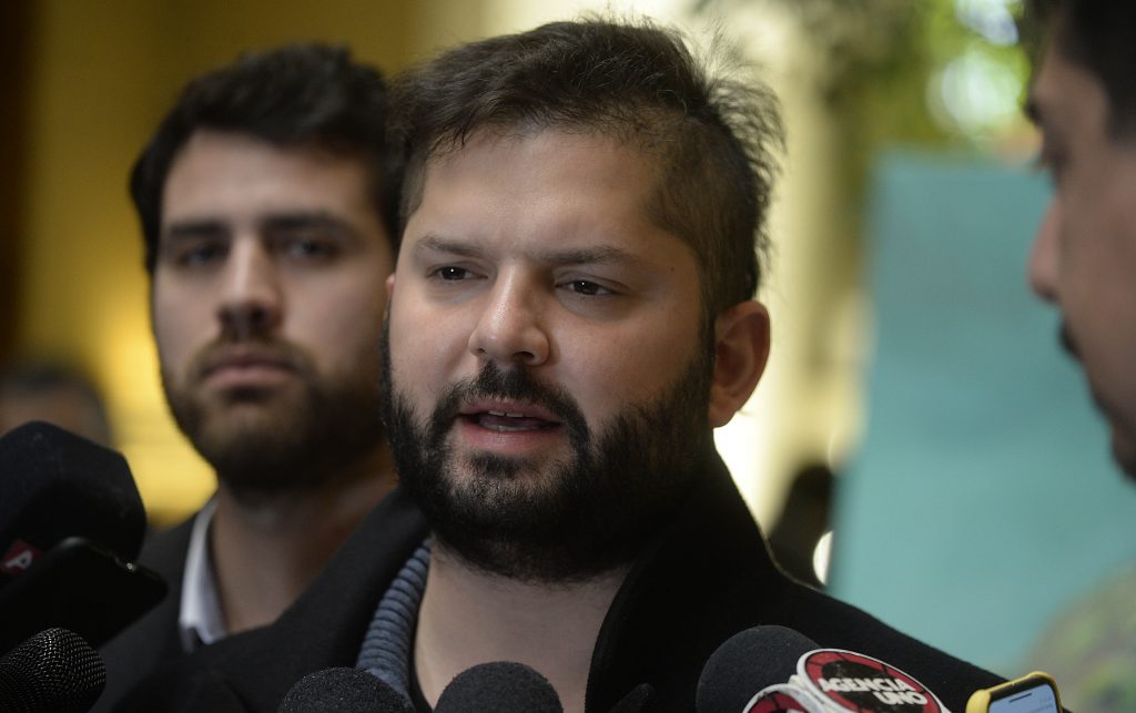 Gabriel Boric necesita 20 mil firmas para inscribir su candidatura