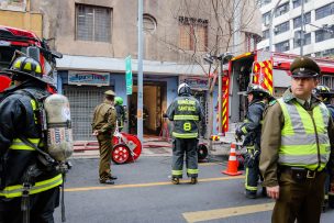 Evacuan edificio en Las Condes por incendio de un vehículo en el subterráneo