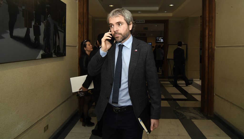 Blumel aseguró que polémica de secretario del Senado es “delicada” y que las autoridades deben dar el ejemplo