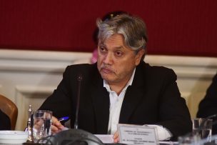 Navarro anuncia ley para destituir a candidatos que difundan noticias falsas