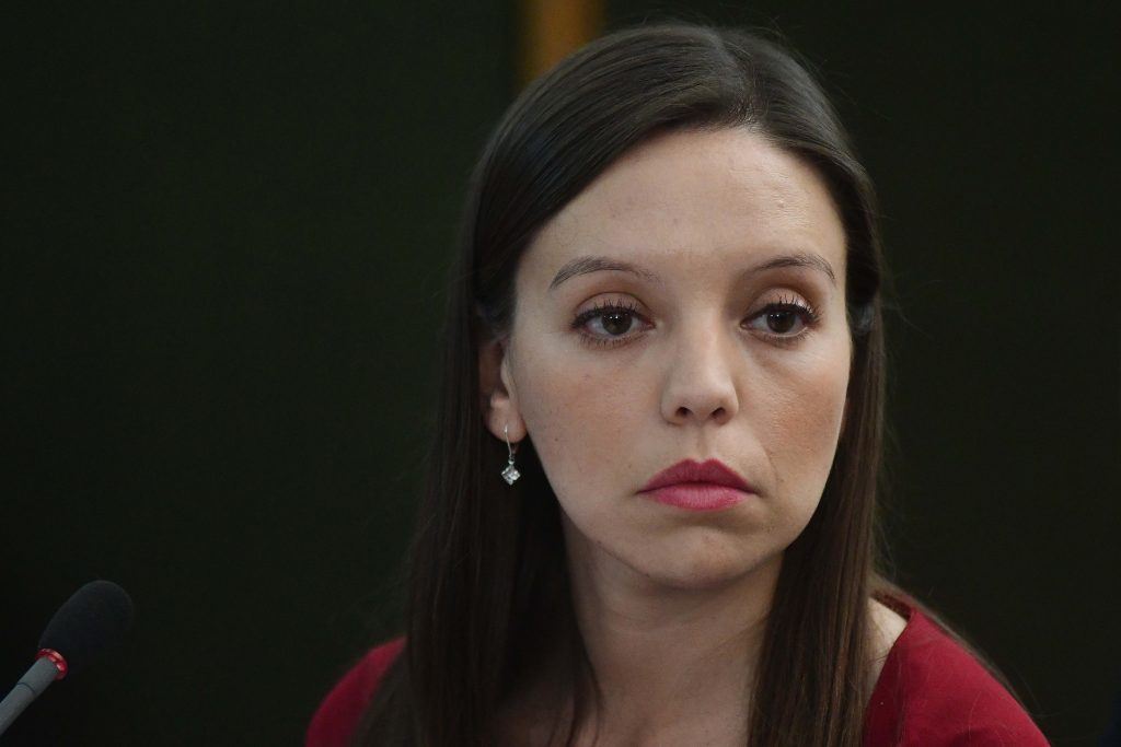 Diputada Flores arremete: “Acá vemos como opera el negacionismo de izquierda”