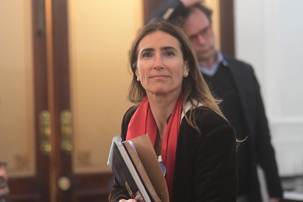Ministra asegura que derrame de petróleo en Tierra de Fuego “está contenido”