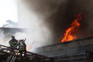 Incendio en Valparaíso dejó seis casas destruidas y 30 damnificados