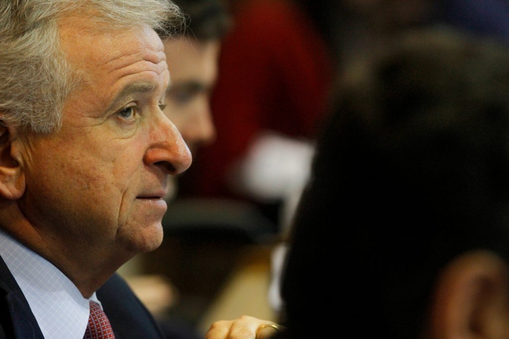 Ministro de Hacienda valora que sectores no mineros impulsen la economía