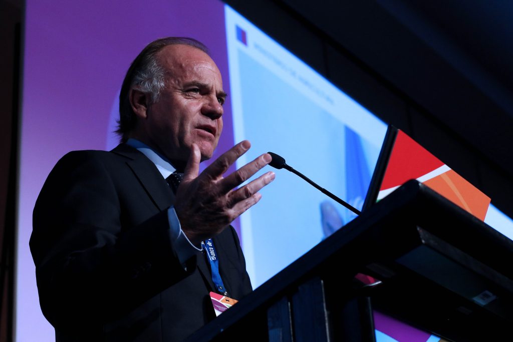 Ministro Walker: “En Chile, un kilo de frutas es más barato que un kilo de pan”