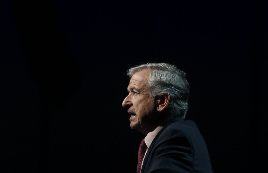Ministro Larraín analiza cambio “responsable” al Mepco por valor de combustibles
