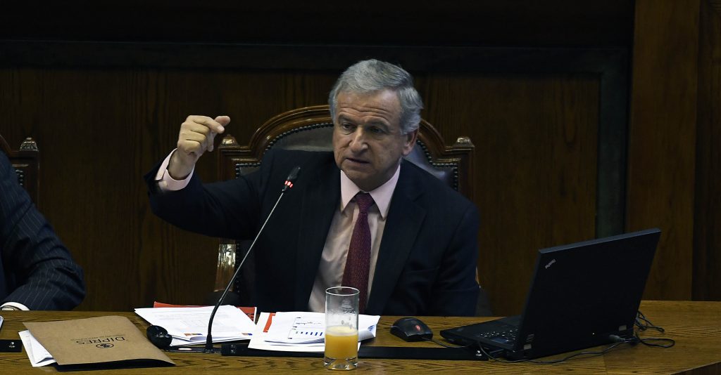Felipe Larraín insiste que Chile debe “exportar servicios financieros al mundo”