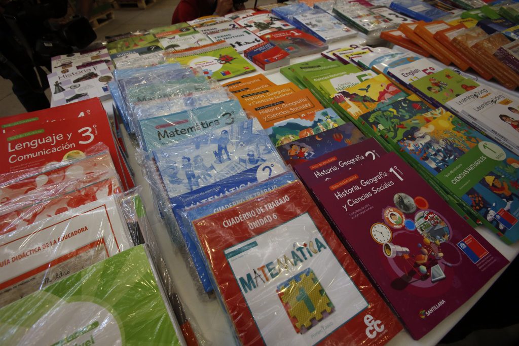 Textos escolares del mercado privado son hasta 42 veces más caros que el estatal