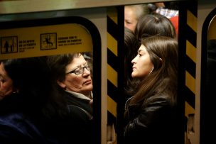 Gobierno promete reforzar protección de mujeres en el metro