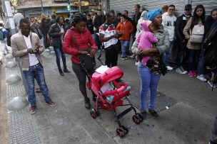 Carabineros detuvo a 22 extranjeros en Plaza de Armas