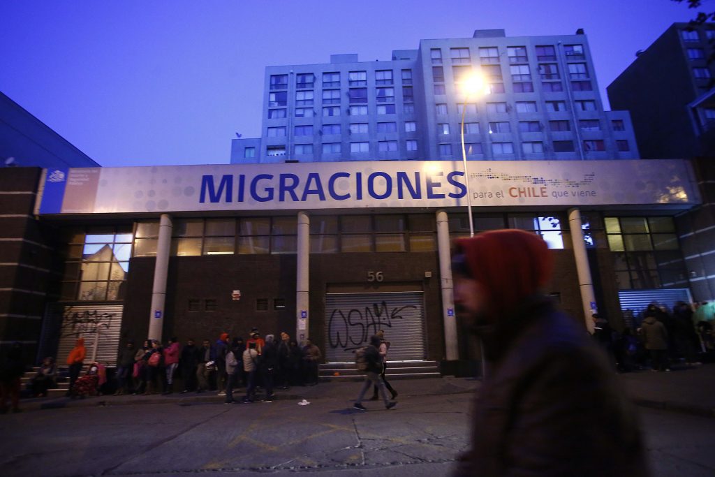 Fiscalía estaría investigando a dos cónsules chilenos por tráfico ilegal de inmigrantes
