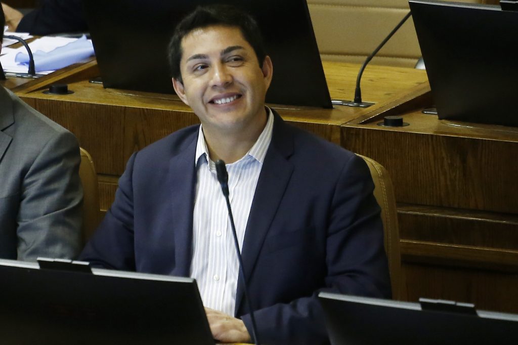 Solicitan intervención del Sernac por obligación de comprar bolsas reutilizables