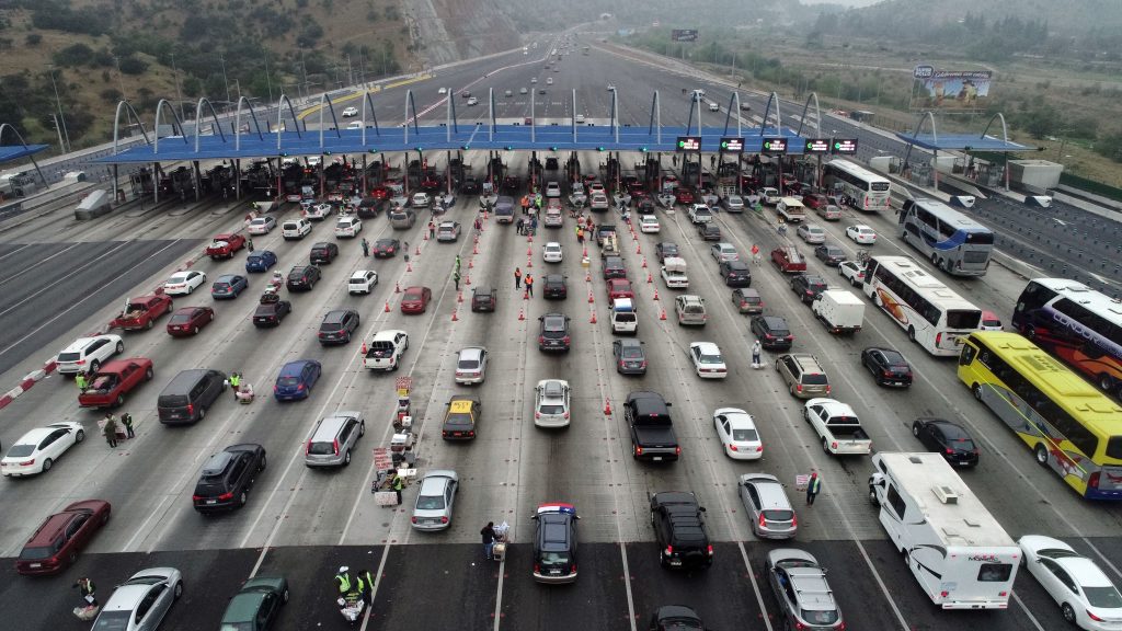 Revisa las medidas de contingencia para quienes saldrán de Santiago y los desvíos para este 31