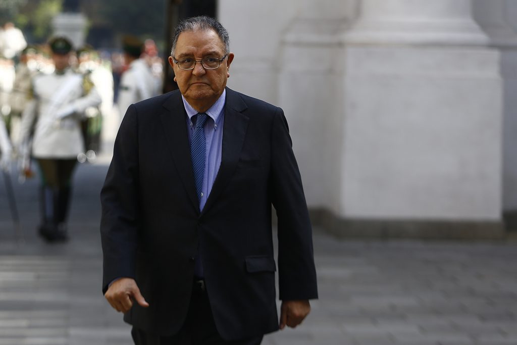 Senador Huenchumilla llama a “no meter bajo la alfombra el problema de Bolivia”